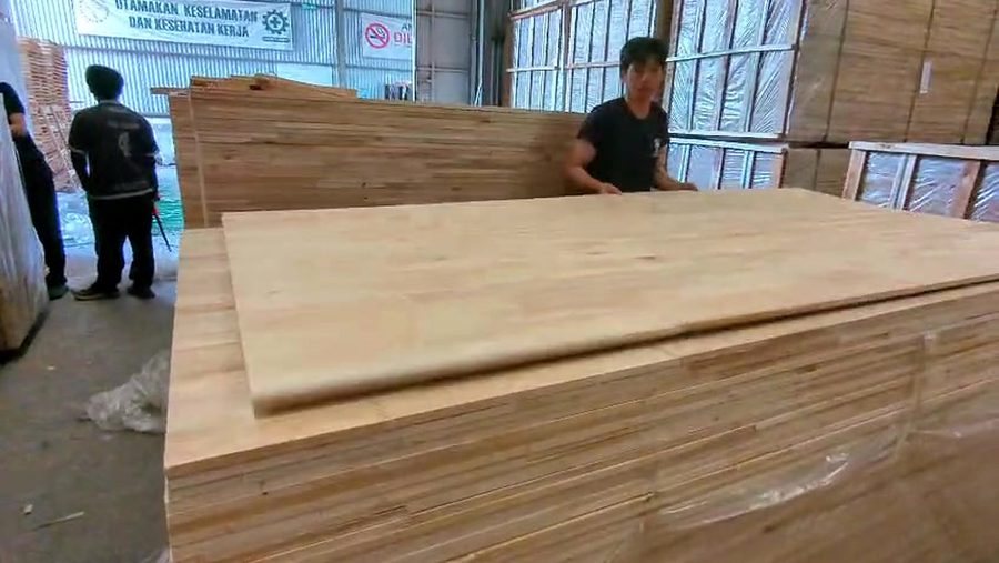 Finger-joint panels in the warehouse